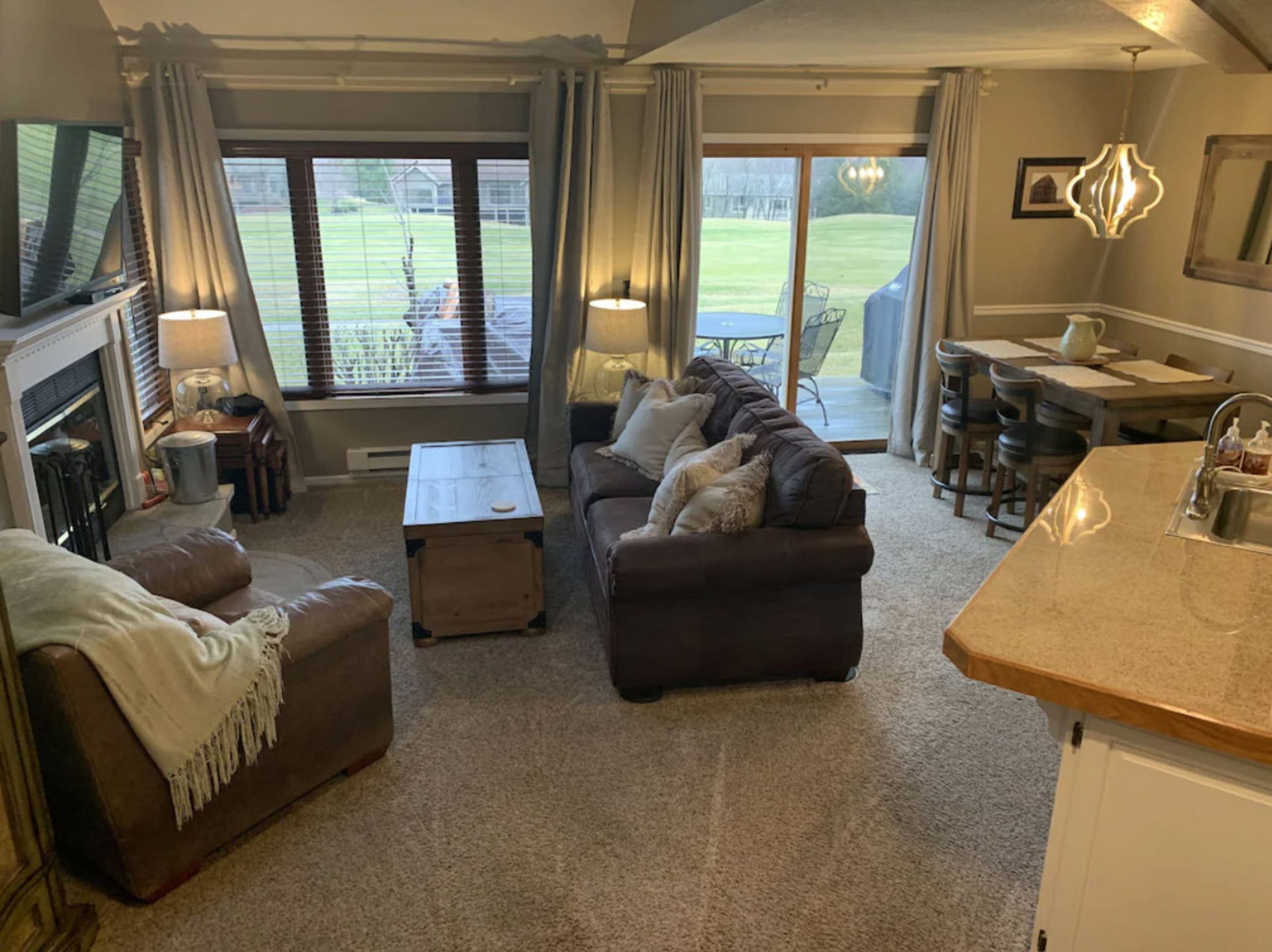 Pet-Friendly Golf Retreat, Updated Interiors, Pool Access in Galena Territories