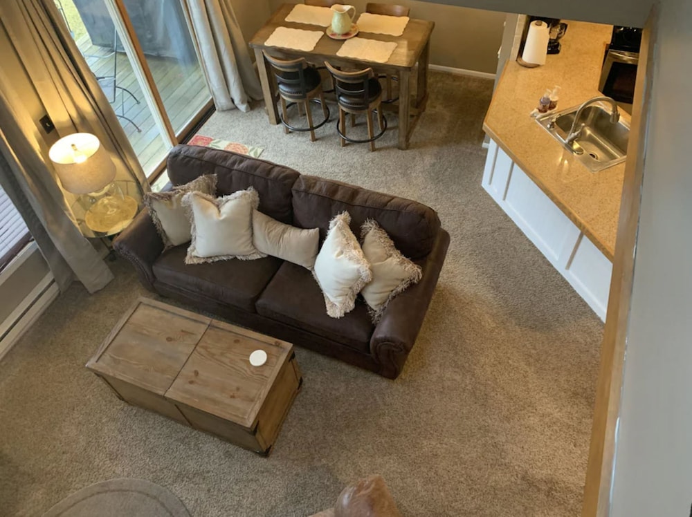 PetFriendly Golf Retreat, Updated Interiors, Pool Access in Galena