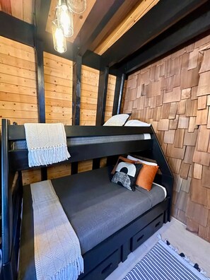 Room - Escape to Luxury: 5BR 4BA Modern Cabin with Hot Tub in Big Bear Lake (Big Bear Lake)