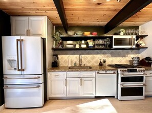Private kitchen - Escape to Luxury: 5BR 4BA Modern Cabin with Hot Tub in Big Bear Lake (Big Bear Lake)
