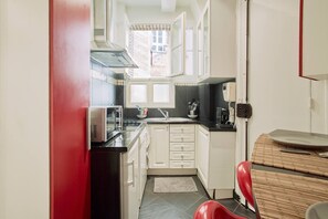 Micro-ondes, four, plaque de cuisson, lave-vaisselle