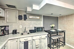 Microonde, piano cottura, tostapane, pentole/stoviglie/utensili