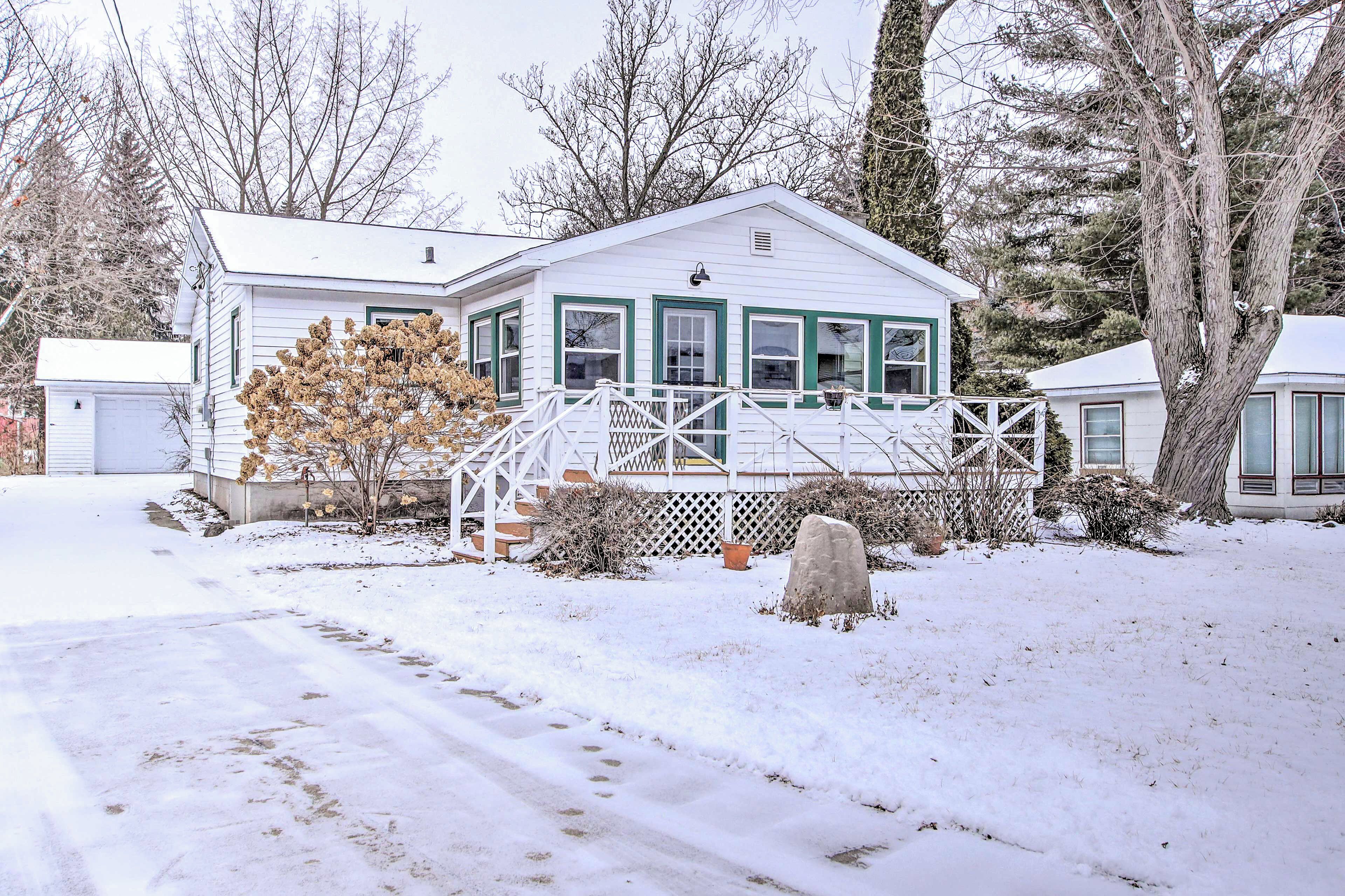 Markesan Vacation Rental | 3BR | 2BA | Steps Required for Access | 1,200 Sq Ft