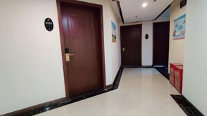 Imej tidak diklasifikasikan, 2 daripada 76, butang