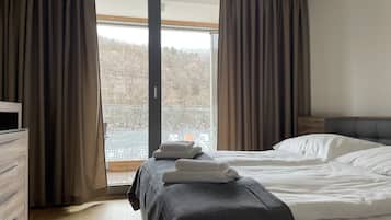 City Apartment, Balcony | 2 bedrooms, soundproofing, free WiFi