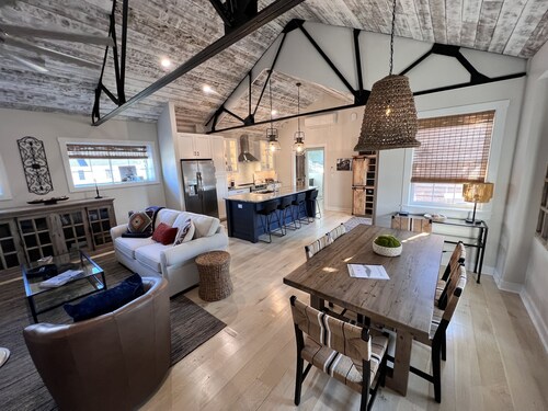 Upscale Downtown Suite in Lewes