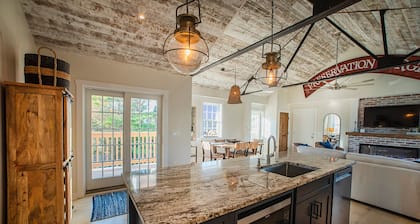 Upscale Downtown Suite in Lewes