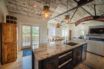 Upscale Downtown Suite in Lewes