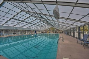 室內泳池、室外泳池