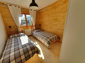 2 chambres, fer et planche à repasser, Wi-Fi, draps fournis