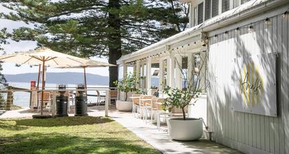 Pet friendly+ stroll to beach