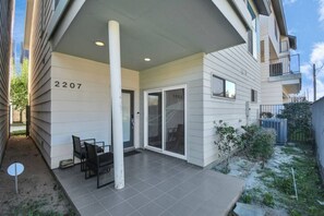 Exterior - East Downtown Townhouse - 3 BR & 3.5 BA Great View (Houston)