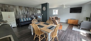 Smart-TV, peis og bøker