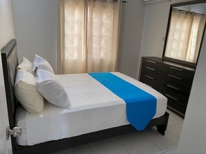 2 habitaciones, tabla de planchar con plancha, wifi y ropa de cama 