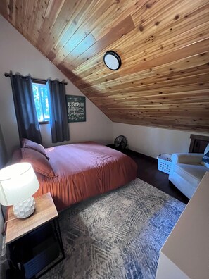 3 bedrooms, desk, travel cot, free WiFi