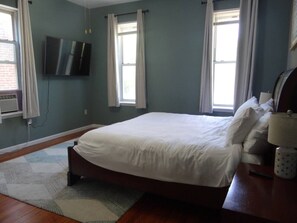 2 Schlafzimmer, Schreibtisch, Bügeleisen/Bügelbrett, WLAN