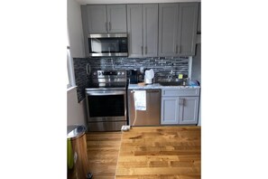 Private kitchen - Newly renovated 2 bedroom open concept apartment B (Jersey City)