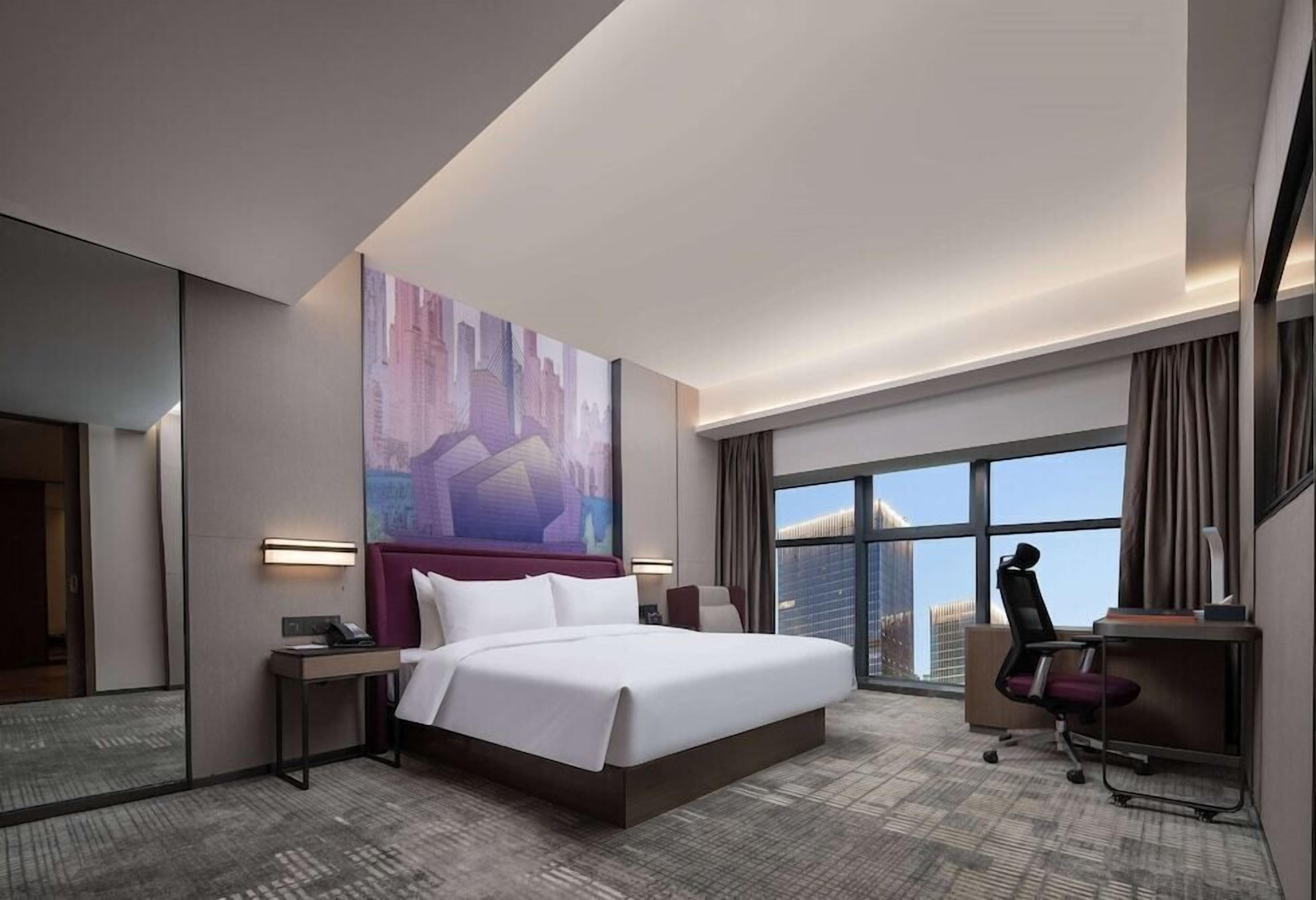 Minibar, iron/ironing board, free WiFi, bed sheets