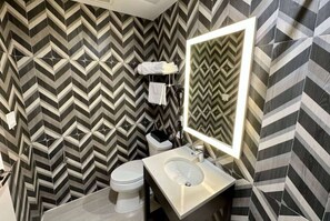 Free toiletries, hair dryer, towels - Super 8 By Wyndham Brooklyn Pennsylvania Ave (Brooklyn)