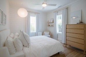 3 habitaciones, tabla de planchar con plancha, cuna de viaje y wifi 