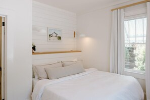 3 bedrooms, iron/ironing board, travel cot, WiFi - Villa Marguerita by WB Abodes (Wrightsville Beach)