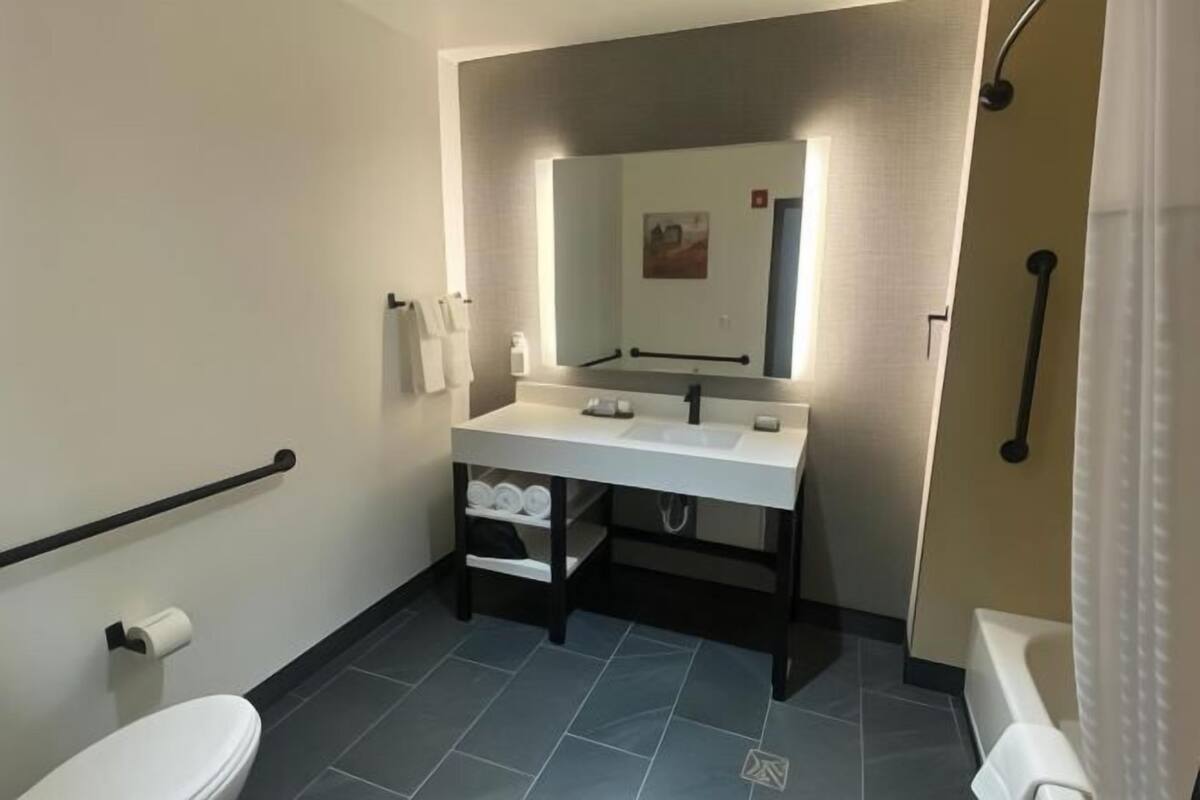 Bathroom | Free toiletries, hair dryer, towels