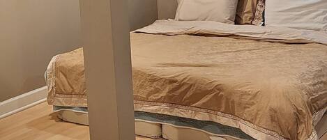 1 bedroom, travel cot, free WiFi, bed sheets