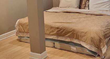 Spacious Basement - Walking distance from Arlington Heights Downtown