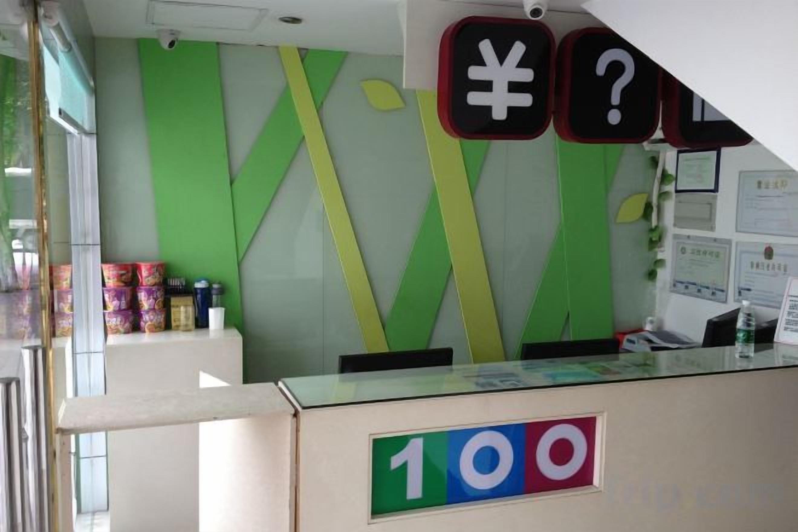 A reception desk with a sign indicating the number 100, a currency symbol, and a question mark.