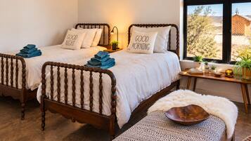 3 bedrooms, desk, iron/ironing board, free WiFi