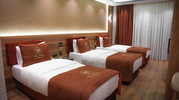 Classic-Dreibettzimmer | Hochwertige Bettwaren, Minibar, kostenloses WLAN, Bettwäsche