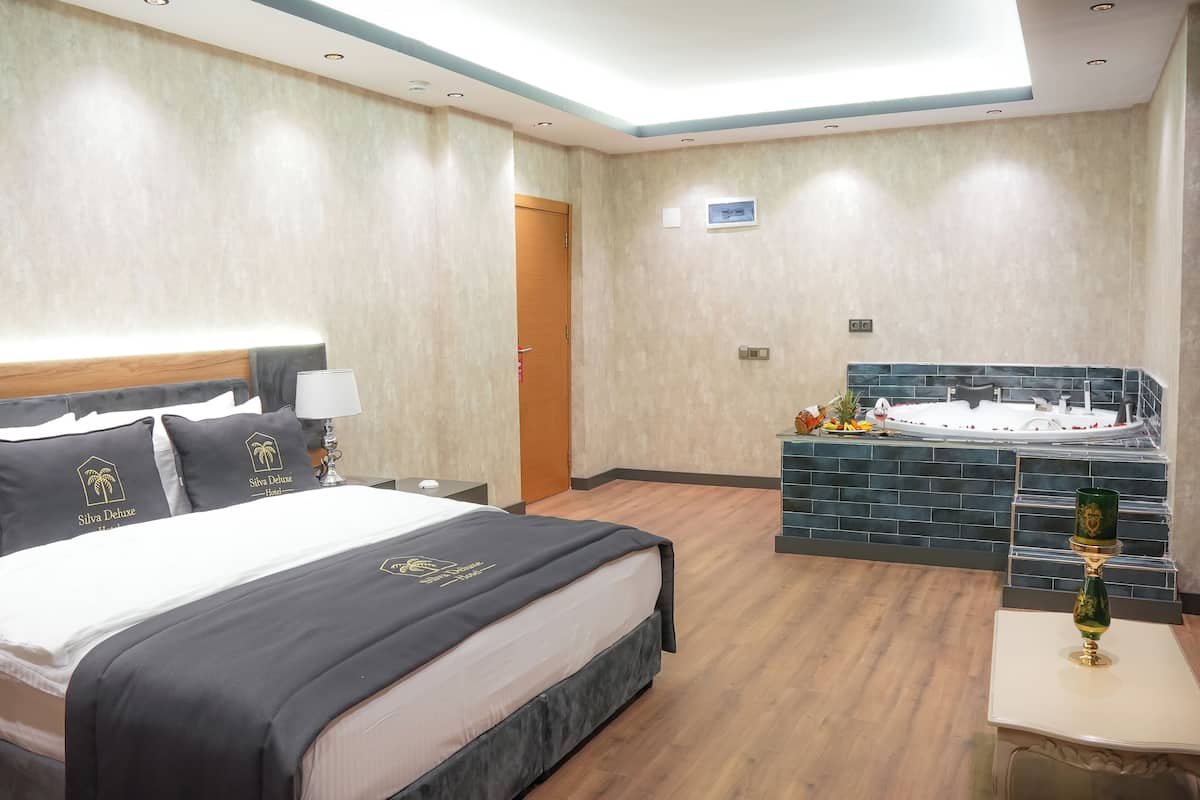 Deluxe Room | 1 bedroom, premium bedding, minibar, free WiFi