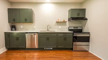 Coffee/tea maker, fridge, microwave, oven