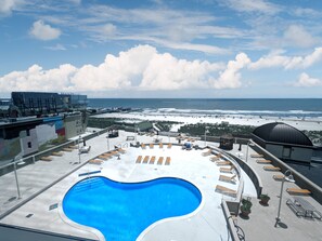 Outdoor pool - Beach & Boardwalk - Endless Summer Sunrise Studio (Atlantic City)
