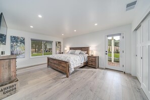 4 bedrooms, iron/ironing board, free WiFi, bed sheets - Luxury Estate – Views, Pool, 100 Yard Golf Hole (Calistoga)