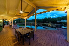 تناول الطعام بالخارج