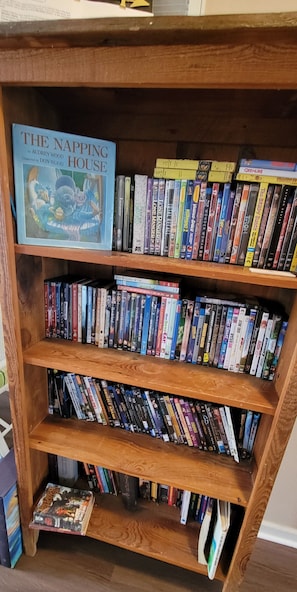 Games room - Our Napping House, 5 min from Bethany beach, Sleeps 10, Pool, Pickleball, wifi (Ocean View)