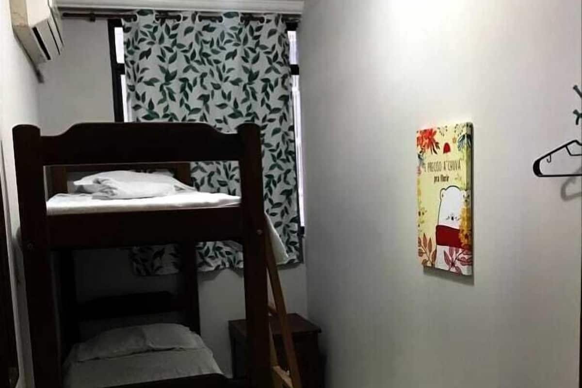Dormitorio compartido económico | Wifi gratis y ropa de cama