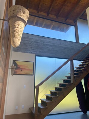 Casa de lujo, hidromasaje, vista a la montaña | Área de sala de estar | Smart TV de 42 pulgadas con canales digitales, televisión y Netflix 