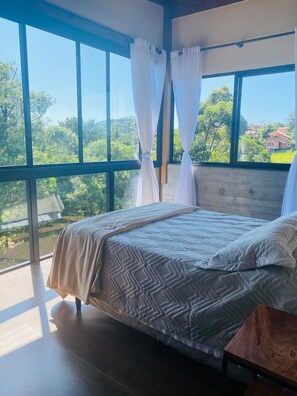 Luxury House, Jetted Tub, Mountain View
