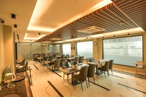 Restaurant - Hotel Rj (Greater Noida)
