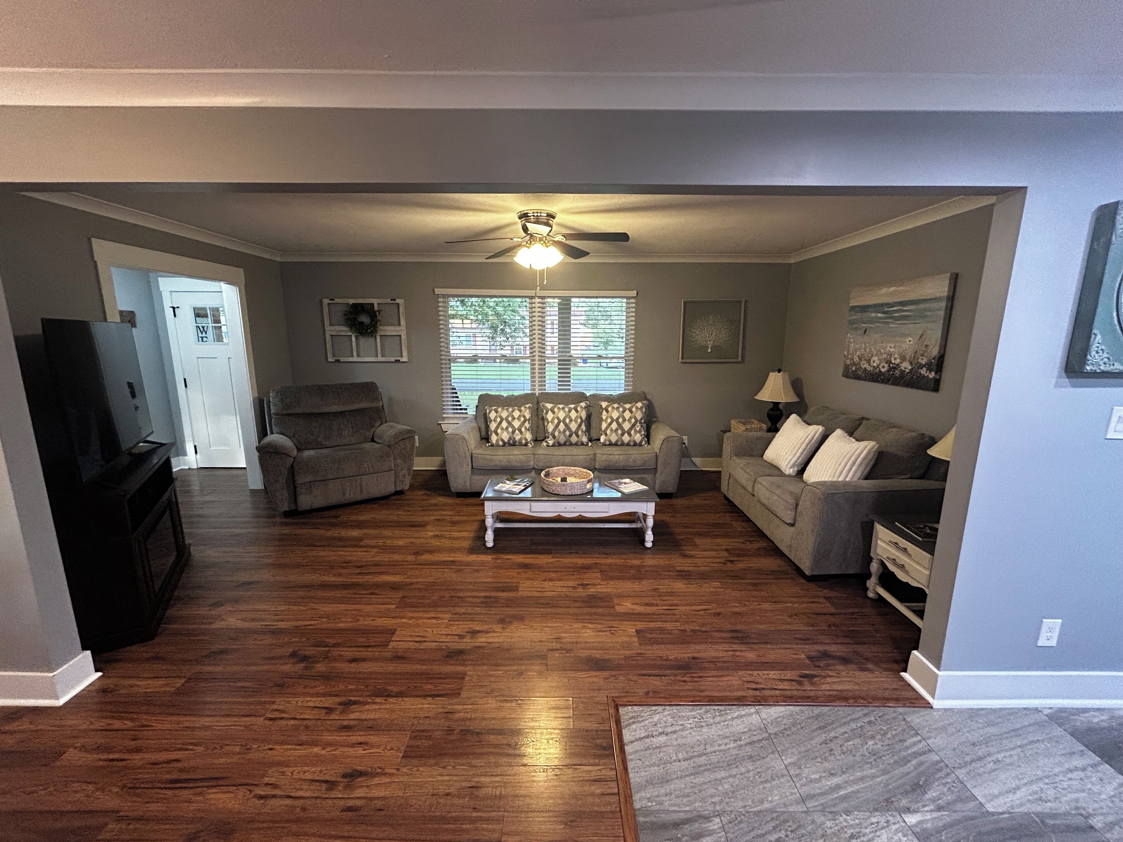 Télévision, cheminée