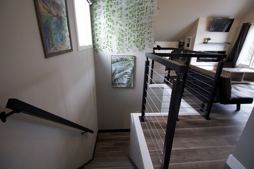 NEW Cozy Studio Loft w/ Private Rooftop Patio