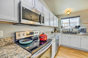 Refrigerador, microondas, parrilla de estufa y lavavajillas 