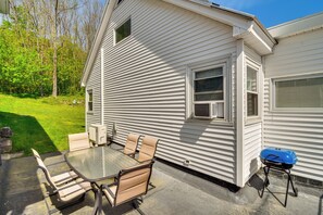 Outdoor dining - Cozy Home w/ ATV Trail Access in Berlin! (Berlin)