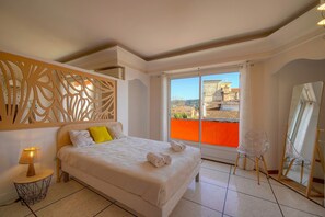 1 slaapkamer, een strijkplank/strijkijzer, gratis wifi, beddengoed