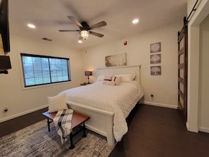 Signature Suite, 1 King Bed with Sofa bed, Jetted Tub, City View | 1 bedroom, premium bedding, memory foam beds, individually decorated