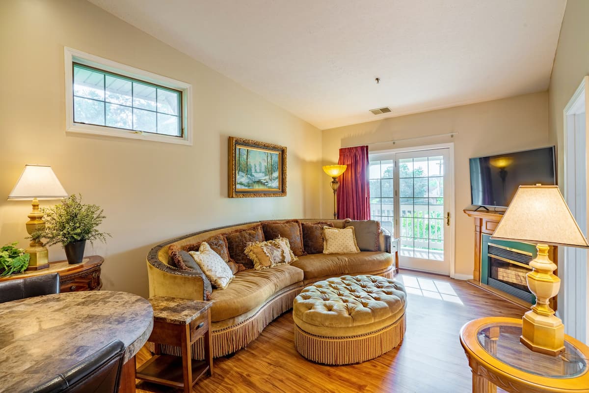 Grand Penthouse, 1 King Bed, Jetted Tub, City View | 1 bedroom, premium bedding, memory-foam beds, individually decorated