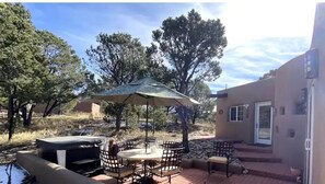 Outdoor dining - *TuxsitaCasita _Wildlife daily-hottub-fire pit (Santa Fe)