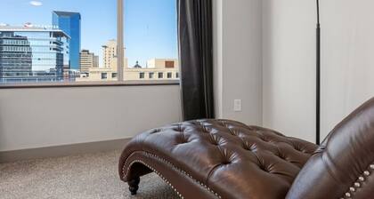 Penthouse @ 175 LEX -Walk to Rupp Arena on Main St